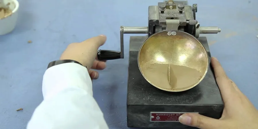 Atterberg-Grenzen im Saarland: Konsistenzbestimmung bindiger Böden